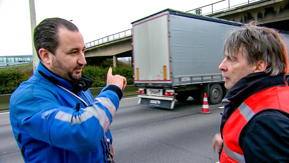 Agent Dimitri Is Streng In Alloo Bij De Wegpolitie Showbizzsite 