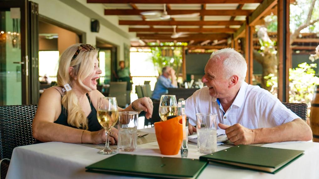 Linda (blond) uit B&B Zoekt Lief met Jos